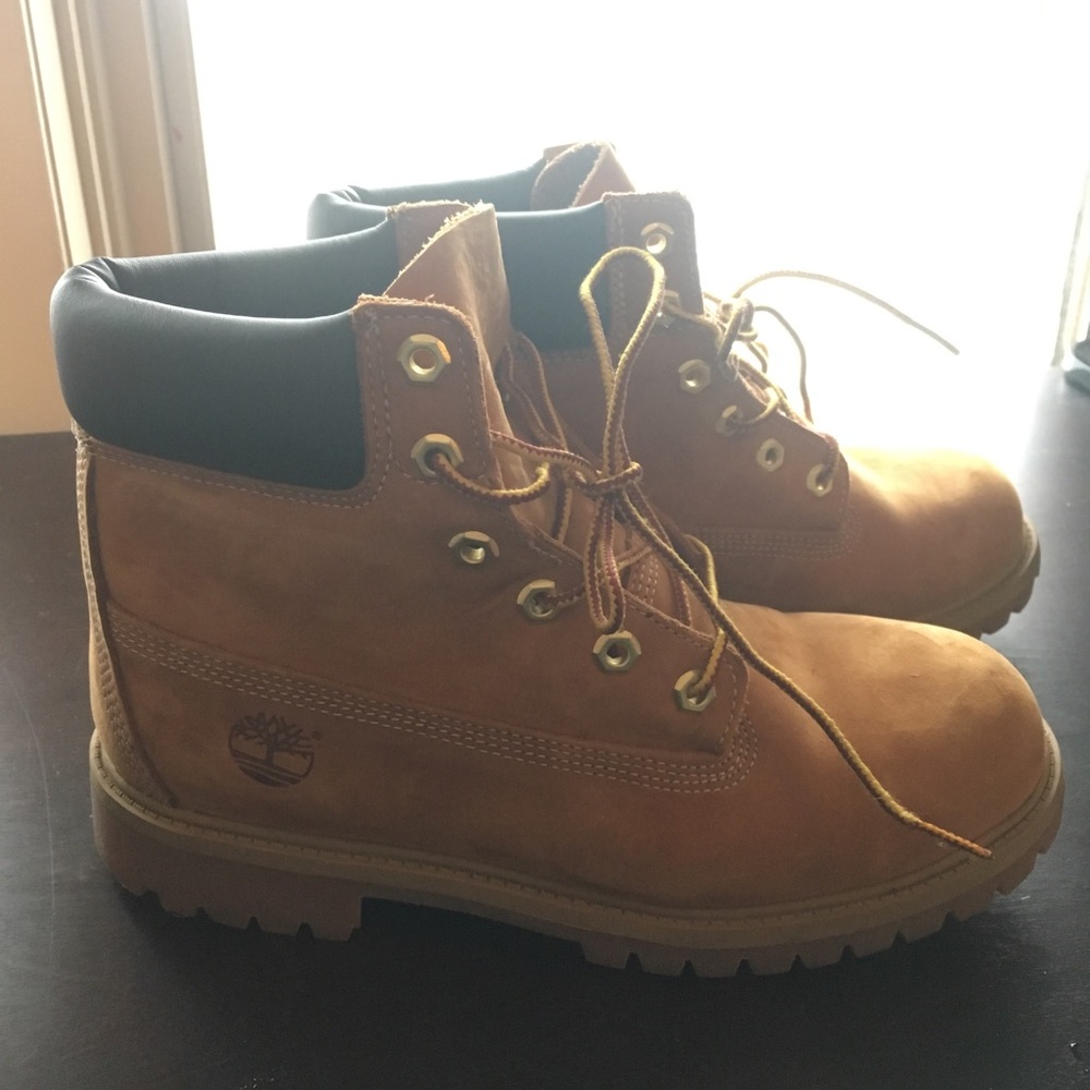 Barely used Timberlands size 8.5 women (men 6.5)